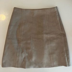 Aritzia Babaton Beige Suede Skirt size 0